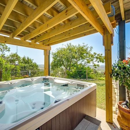 فيلا Fredericksburg Retreat With Private Hot Tub And Patio! المظهر الخارجي الصورة